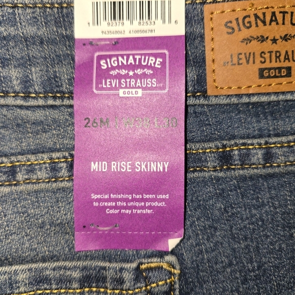 Womens Signature By Levi StraussBlue Denim Jeans, Size 26, NWT!!! - Picture 4 of 4